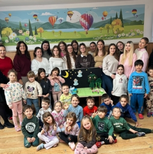 Elevii de la Colegiul Național „Mihai Eminescu”, alături de preșcolarii Grădiniței cu Program Prelungit „Otilia Cazimir” l-au serbat pe Mihai Eminescu