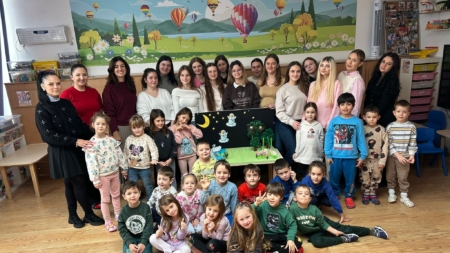 Elevii de la Colegiul Național „Mihai Eminescu”, alături de preșcolarii Grădiniței cu Program Prelungit „Otilia Cazimir” l-au serbat pe Mihai Eminescu