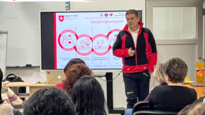 Cursurile de prim ajutor destinate personalului didactic și administrativ continuă în unitățile de învățământ din Baia Mare