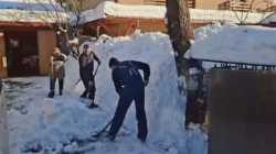 O mână de ajutor de la jandarmi pentru o familie de vârstnici