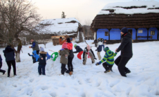 „Jocurile copilăriei de iarnă” la Muzeul Satului din Baia Mare
