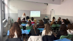 Asociația ASSOC a organizat o acțiune de prevenire a sarcinilor de la vârste fragede la Colegiul Tehnic „George Barițiu” Baia Mare