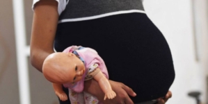 Fenomenul mamelor minore: În Maramureș, peste 100 de cazuri pe an