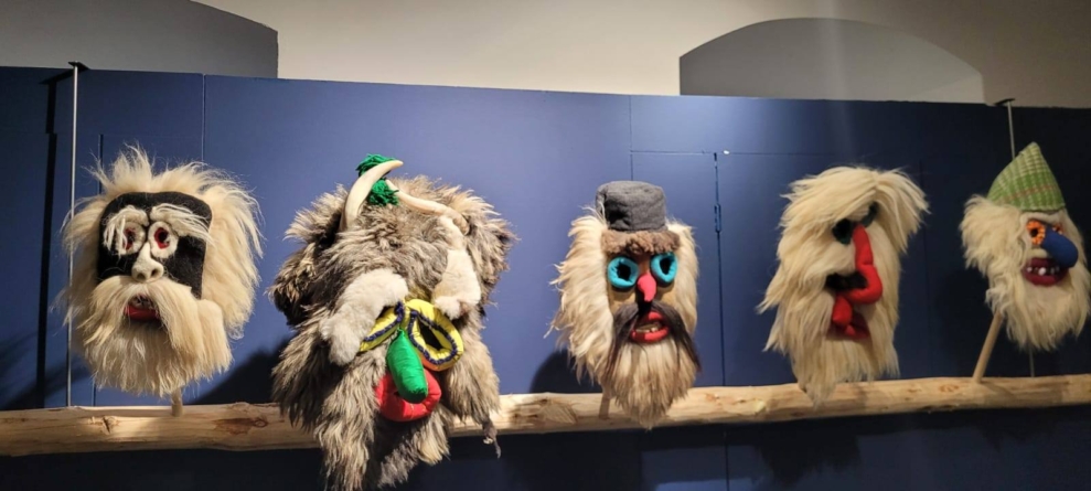Expoziția „Misterul măștii populare românești” candidează pentru Top 3 expoziții din Cehia