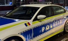 Accident în care a fost implicată o mașină de poliție. Un agent a fost rănit