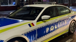 Accident în care a fost implicată o mașină de poliție. Un agent a fost rănit