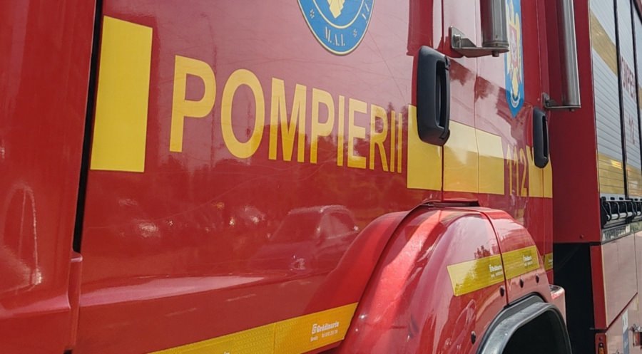 2,5 hectare afectate de un incendiu de vegetație uscată în Rozavlea