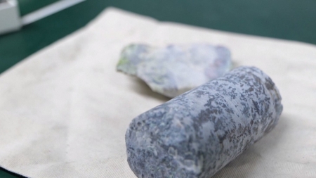 Specialiștii Muzeului Județean de Mineralogie, despre Jinxiuite – o descoperire de excepție