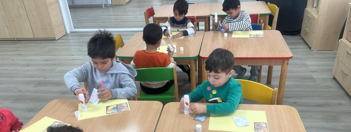 Preșcolarii din cadrul Centrului Comunitar Multifuncțional din Baia Mare au pătruns în lumea poveștilor populare