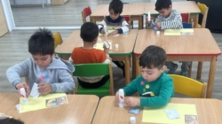 Preșcolarii din cadrul Centrului Comunitar Multifuncțional din Baia Mare au pătruns în lumea poveștilor populare