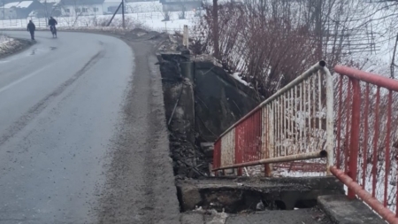 Circulație închisă pe un tronson din DJ 188, în Vișeu de Jos, după avarierea unui pod