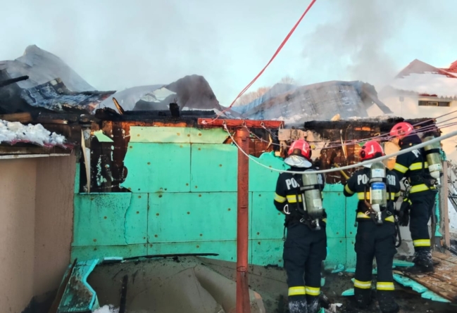 Nouă incendii, în weekend, în Maramureș. Cea mai dificilă intervenție a fost în Baia Mare