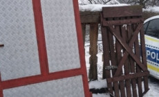 La tradiția „furatului porților” au participat și polițiștii maramureșeni: au recuperat porți