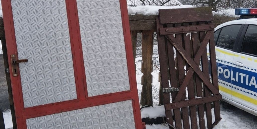 La tradiția „furatului porților” au participat și polițiștii maramureșeni: au recuperat porți