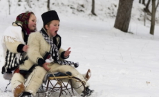 Sunteți invitați „cu săniuța pe ulița amintirilor”, la Preluca