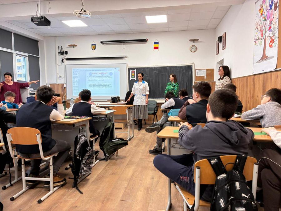 „Adolescența – între alegeri și consecințe”: activitate de informare și educație pentru elevii băimăreni