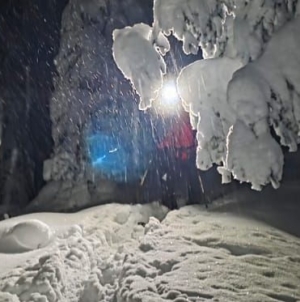 Intervenție a salvamontiștilor într-o zonă extrem de dificilă din Munții Maramureșului pentru salvarea a doi ucraineni