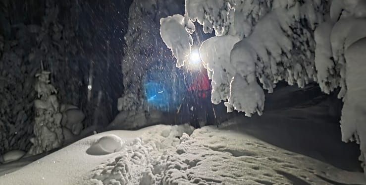 Intervenție a salvamontiștilor într-o zonă extrem de dificilă din Munții Maramureșului pentru salvarea a doi ucraineni