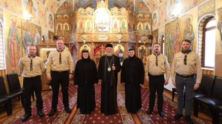 Preasfințitul Părinte Iustin, în vizită la Schitul „Tăierea Capului Sfântului Proroc Ioan Botezătorul” Izvoare