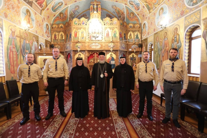 Preasfințitul Părinte Iustin, în vizită la Schitul „Tăierea Capului Sfântului Proroc Ioan Botezătorul” Izvoare