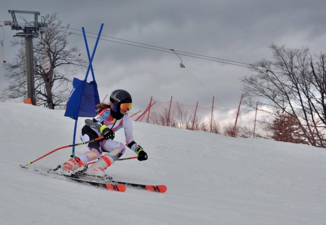 Tinerii pasionați de schi se vor putea întrece la concursul „Ski Cup Tineret”, organizat la Izvoare Resort