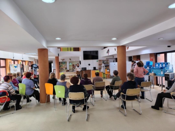 Criminalitate informatică: activitate de prevenție în rândul senioarelor băimărene, la Centrul Rivulus Pueris