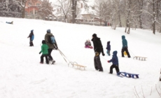 Cei mici, dar și cei mari sunt invitați la derdeluș, la Suciu de Sus