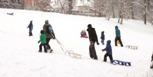 Cei mici, dar și cei mari sunt invitați la derdeluș, la Suciu de Sus