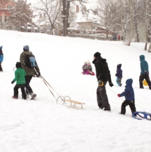 Cei mici, dar și cei mari sunt invitați la derdeluș, la Suciu de Sus