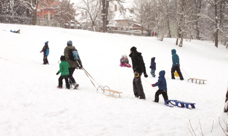Cei mici, dar și cei mari sunt invitați la derdeluș, la Suciu de Sus