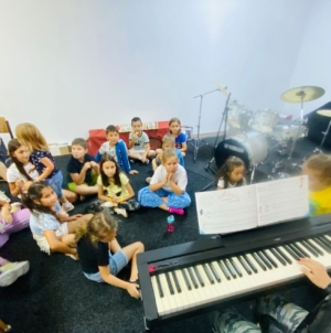 BiAcademy Music School Baia Mare organizează „Tabăra micilor artiști” pentru copii