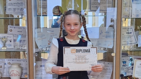 Eleva Teodora Codreanu de la Școala Gimnazială „George Coșbuc” a obținut premiul de excelență la concursul de matematică „LuminaMath”
