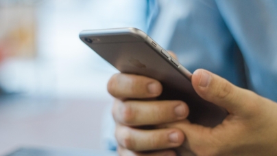 Apel fals la 112 privind furtul unei mașini. A fost găsită în parcarea unui centru comercial, unde fusese lăsată de apelant