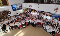 Proiectul educațional „Hai să dăm mână cu mână!” a reunit elevi, cadre didactice și preșcolari, în cadrul unui eveniment cultural-artistic inedit