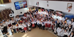 Proiectul educațional „Hai să dăm mână cu mână!” a reunit elevi, cadre didactice și preșcolari, în cadrul unui eveniment cultural-artistic inedit