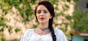 Andreia Ștef creează versuri și melodii originale pentru artiști: „Pentru mine, muzica și poezia nu sunt lucruri separate, ci două forme ale aceleiași inimi care bate în ritmuri diferite”