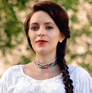Andreia Ștef creează versuri și melodii originale pentru artiști: „Pentru mine, muzica și poezia nu sunt lucruri separate, ci două forme ale aceleiași inimi care bate în ritmuri diferite”