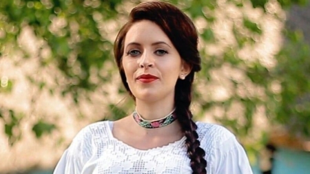 Andreia Ștef creează versuri și melodii originale pentru artiști: „Pentru mine, muzica și poezia nu sunt lucruri separate, ci două forme ale aceleiași inimi care bate în ritmuri diferite”