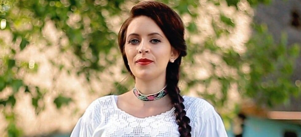 Andreia Ștef creează versuri și melodii originale pentru artiști: „Pentru mine, muzica și poezia nu sunt lucruri separate, ci două forme ale aceleiași inimi care bate în ritmuri diferite”