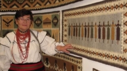 Povestea „Covorului fermecat” al Victoriei Berbecar din colecția Muzeului Județean de Etnografie și Artă Populară Maramureș