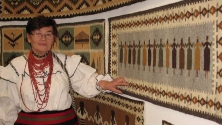Povestea „Covorului fermecat” al Victoriei Berbecar din colecția Muzeului Județean de Etnografie și Artă Populară Maramureș