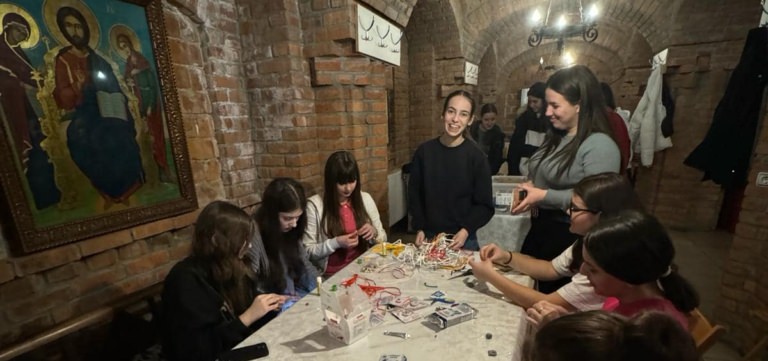 ASCOR Baia Mare organizează tradiționalul atelier caritabil de mărțișoare