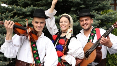 Breb se pregătește de sărbătoare: Jocul Satului adună feciorii și fetele la Căminul Cultural