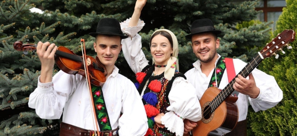 Breb se pregătește de sărbătoare: Jocul Satului adună feciorii și fetele la Căminul Cultural