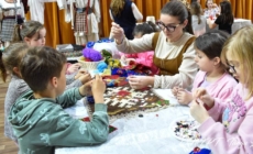 „Șezătoare în Postu’ Mare” la Târgu Lăpuș: Atelier de meșteșugit pentru copii și tineri