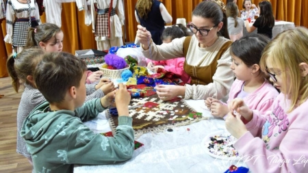 „Șezătoare în Postu’ Mare” la Târgu Lăpuș: Atelier de meșteșugit pentru copii și tineri