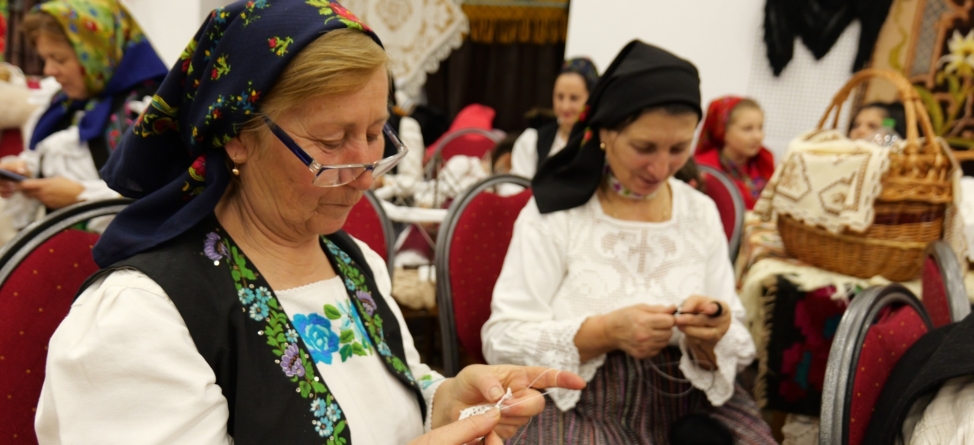 Coașul păstrează tradiția: Se organizează șezătoare pe 14 februarie