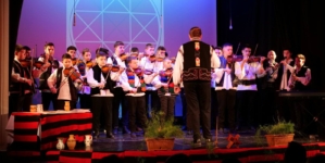 „Dragobete în cântec și tradiții” – spectacol dedicat iubirii și obiceiurilor străvechi, la Teatrul de Păpuși din Baia Mare