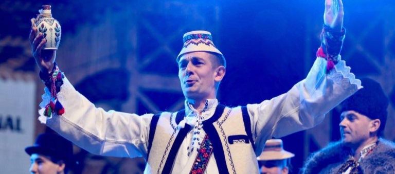 Curs de dans popular pentru copiii și tinerii din comuna Dumbrăvița