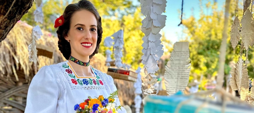 Artista Gabriela Ardusătan împlinește azi o frumoasă vârstă